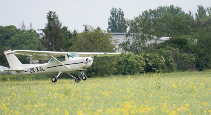 Illustration 2 of 5 from ÚZPLN report CZ-19-0347: Event airplane Cessna 152 at LKLT (Letňany)