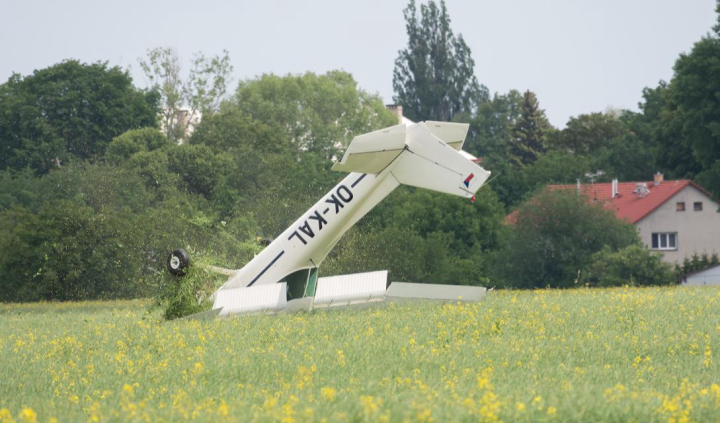 Illustration 3 of 5 from ÚZPLN report CZ-19-0347: Event airplane Cessna 152 at LKLT (Letňany)