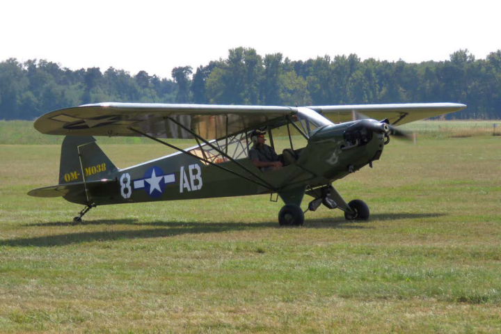 Ilustrace 1 z 3 ze zprávy ÚZPLN UZPLN-495: Událost letounu Piper L-4 Grasshopper na LKHD (Hodkovice)