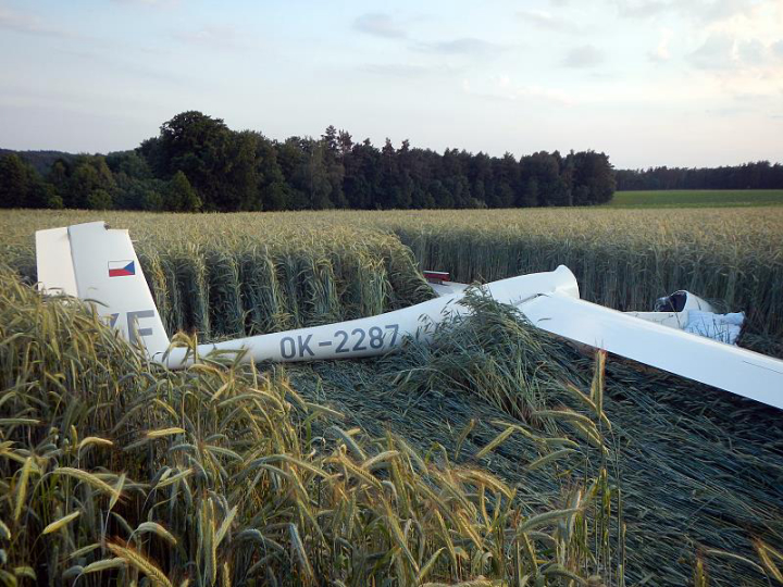 Illustration 3 of 3 from ÚZPLN report UZPLN-478: Event airplane Kluzák Standard Cirrus B at LKHD (Hodkovice)