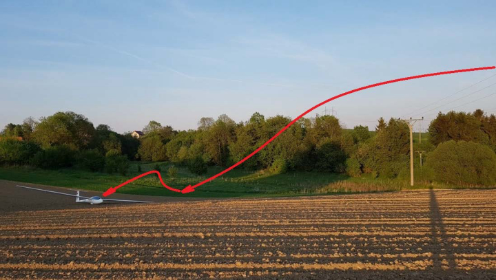 Ilustrace 1 z 1 ze zprávy ÚZPLN UZPLN-482: Událost letadla Kluzák LS-8a na POLE (na jižním okraji obce Bělá)