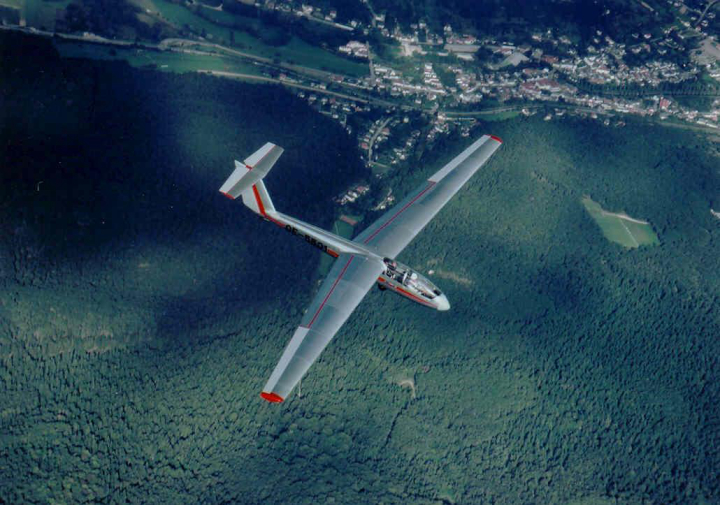 Ilustrace 1 z 2 ze zprávy ÚZPLN UZPLN-454: Incident letadla C-172 Z-226 L-23 na LKBE (Benešov)