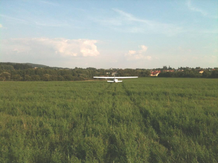 Ilustrace 1 z 2 ze zprávy ÚZPLN UZPLN-342: Incident letounu Cessna C 152 na OBCE (jižně Říčany)