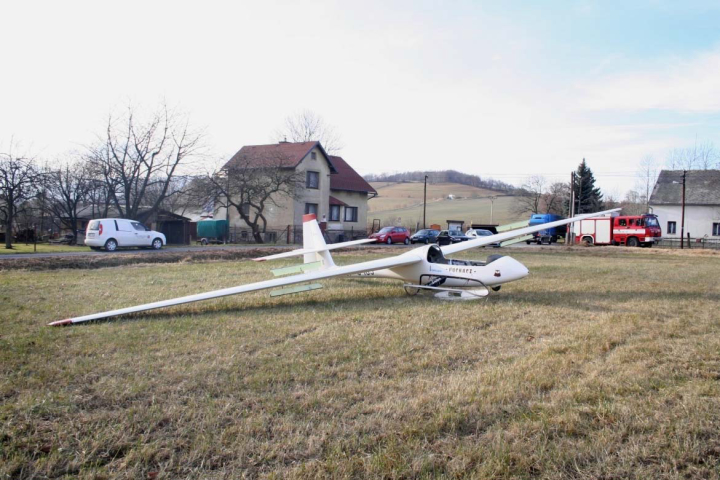 Illustration 1 of 2 from ÚZPLN report UZPLN-275: Event aircraft Zlín Z 42M/SDZ 50-3 Puchacz at LETI (ště Mikulovice)