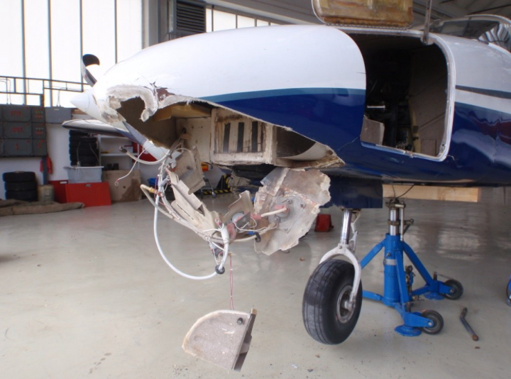 Illustration 1 of 2 from ÚZPLN report UZPLN-328: Event airplane Piper PA 34-200T at LKVO (PRAHA/Vodochody)