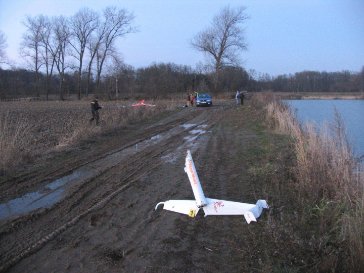 Illustration 3 of 6 from ÚZPLN report UZPLN-257: Event aircraft CH-7 Kompress at OBCE (pískovna Náklo u Březová)
