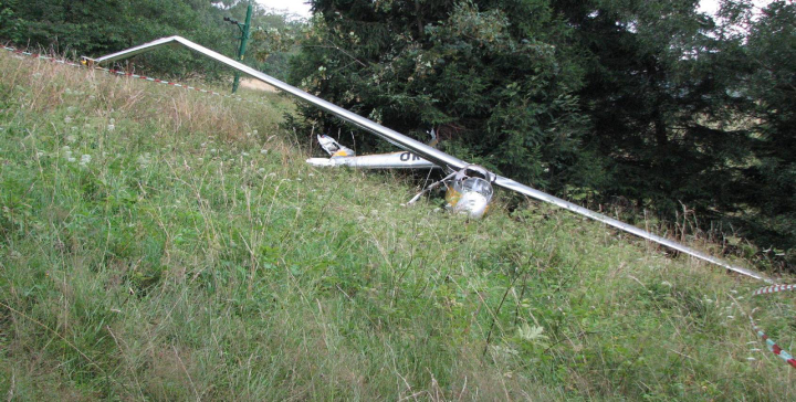 Illustration 4 of 4 from ÚZPLN report UZPLN-162: Event aircraft L-13 ASK 21 at LKHD (Hodkovice)