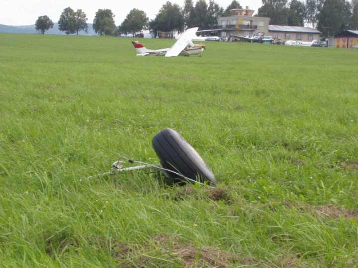 Illustration 3 of 6 from ÚZPLN report UZPLN-108: Event airplane Cessna F 150 H at LETI (ště Strunkovice)