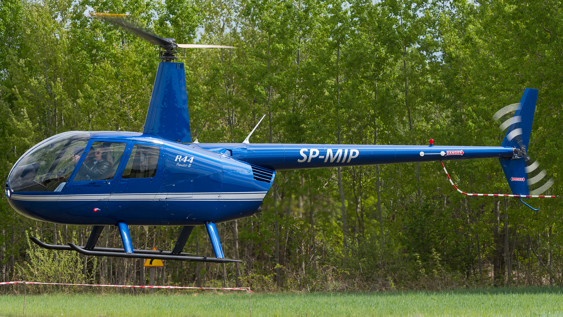Robinson R44
