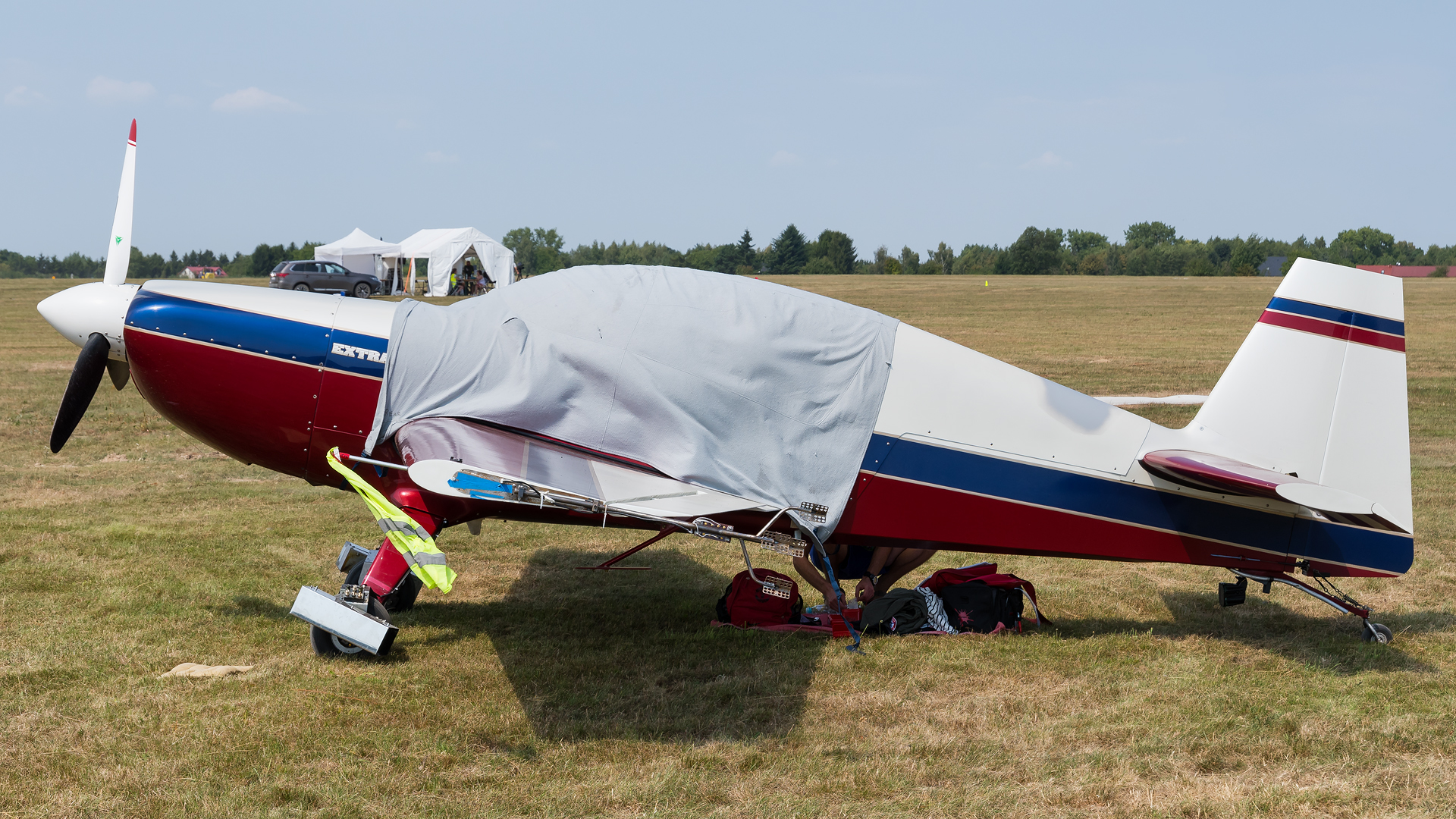 Extra 200